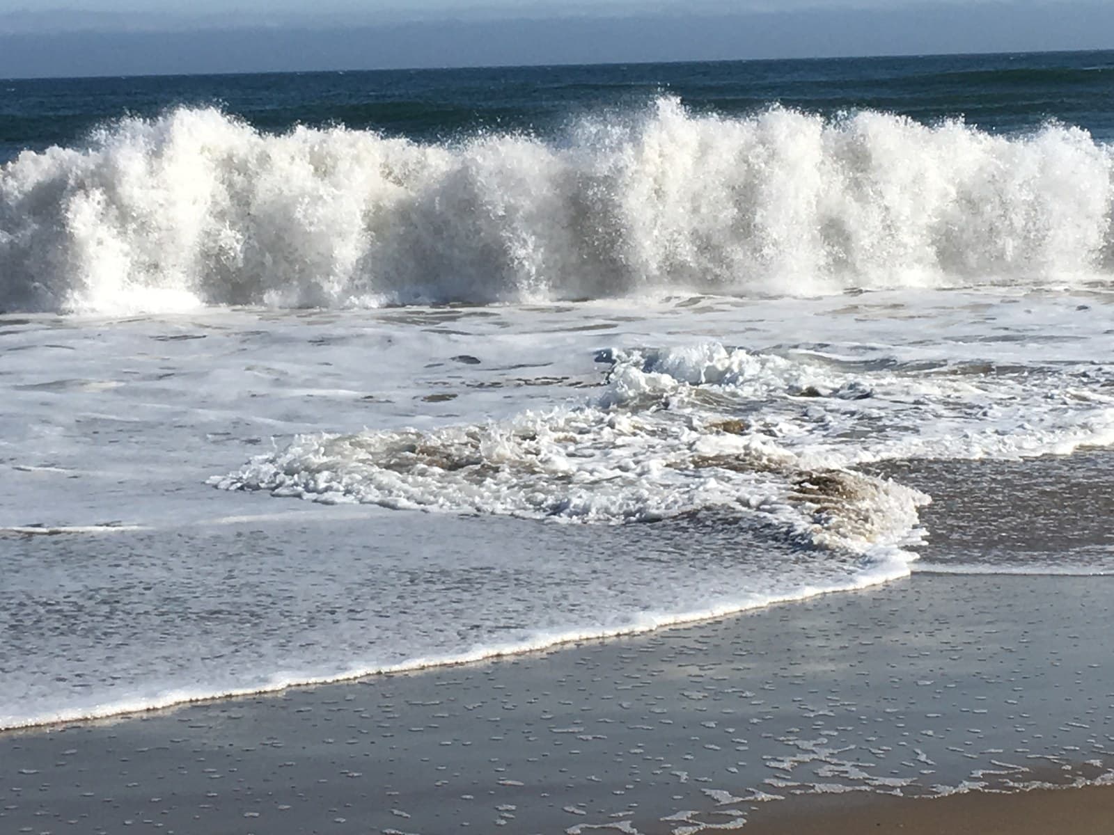 Crashing ocean wave